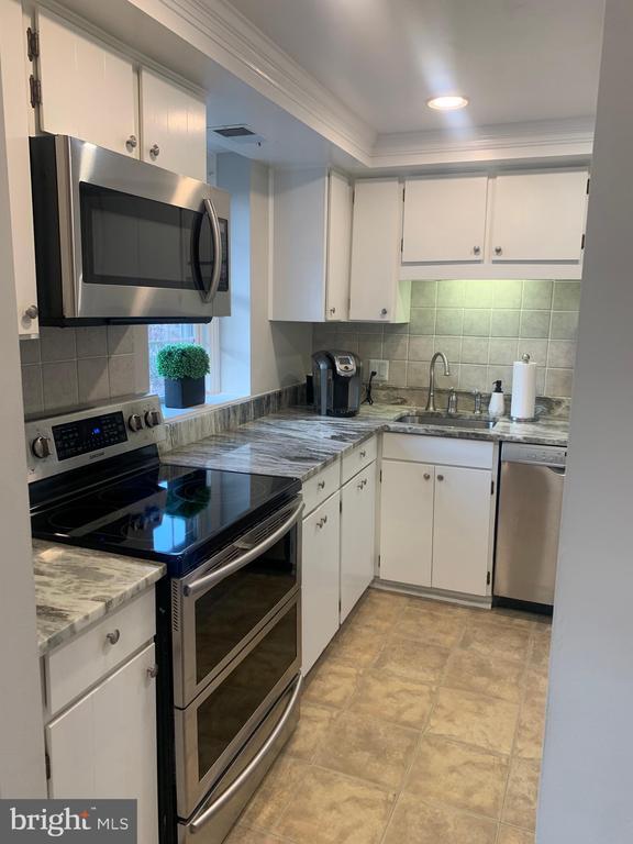 Building Photo - 2961 S Columbus St