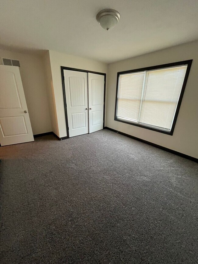 Building Photo - 149 Southpark Dr