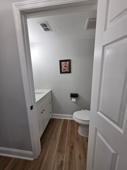 Building Photo - 2430 Canopy Dr