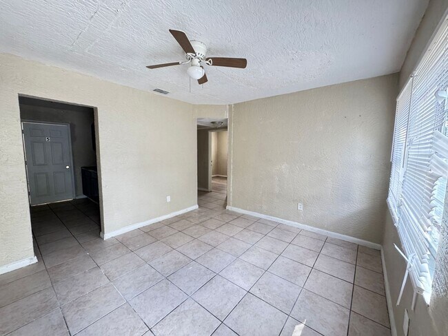 Building Photo - 1209 Carlsbad Pl