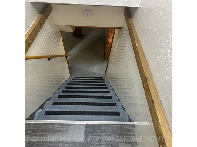 Building Photo - Spacious 2 Bedroom, 1.5 Bath Home, Newly Updated and Pet Friendly!