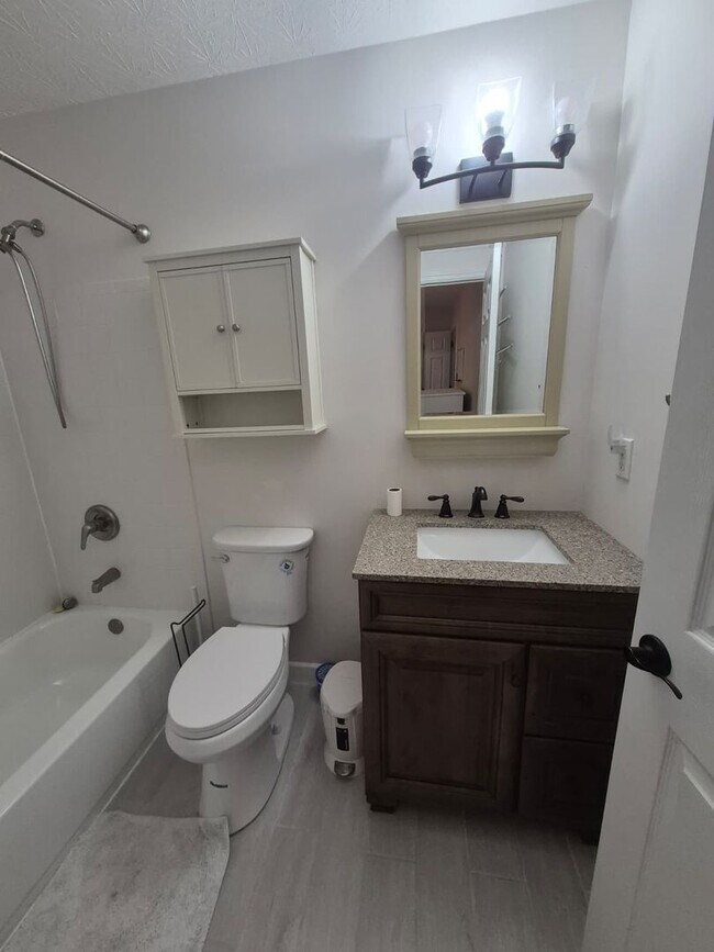 Building Photo - 40 Nicole Dr