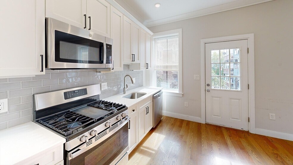 Primary Photo - 103 Porter St