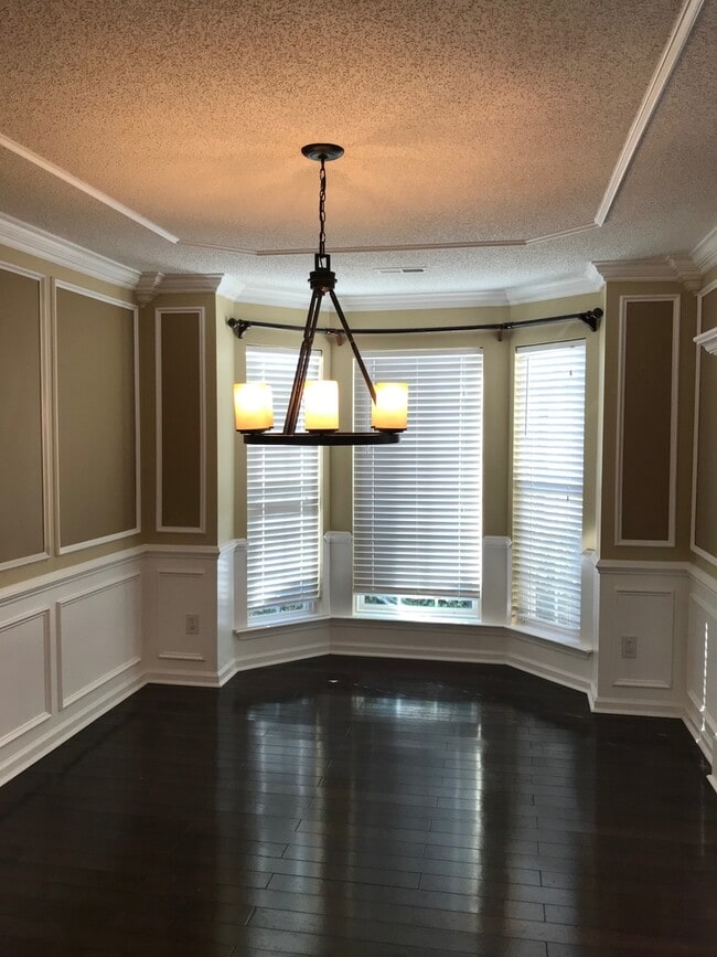 Building Photo - 113 Pennine Dr