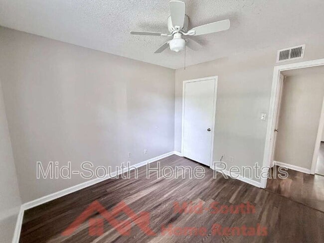 Building Photo - 3829 Walsingham Dr