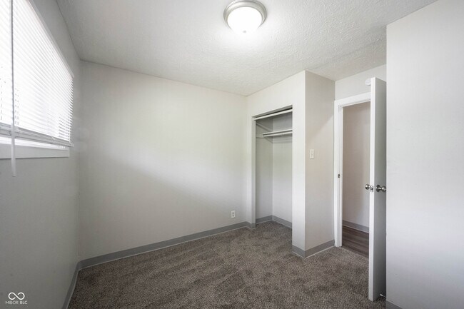 Building Photo - 4840 Leone Dr