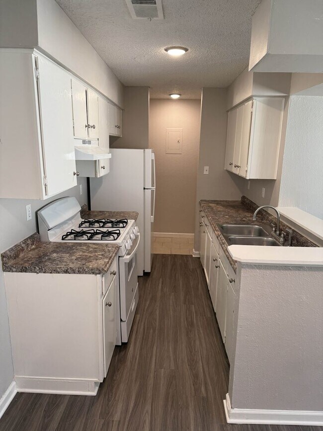 Building Photo - 955_4 Little C-Homes 5, LLC
