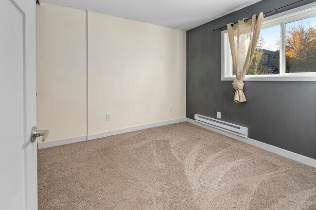 Building Photo - 4Touchstone