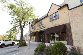 Building Photo - 622 N Western Ave