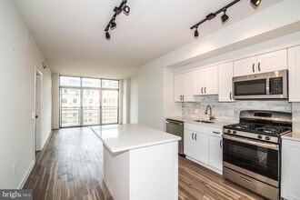 Building Photo - 475 K St NE