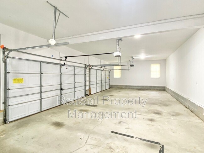 Building Photo - 200 Halles Run