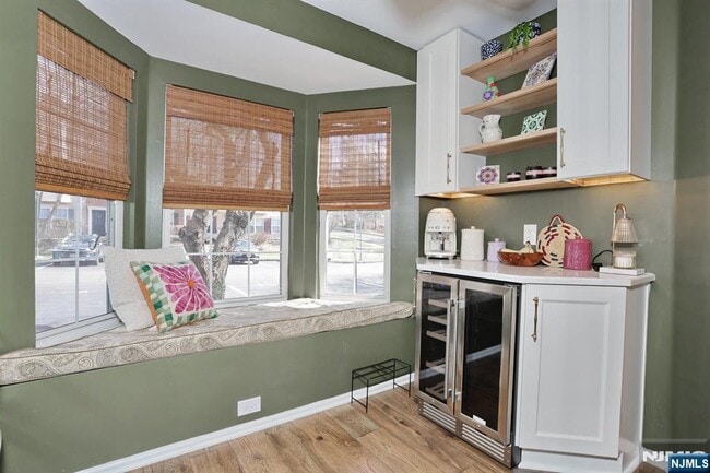 Building Photo - 2051 Charles