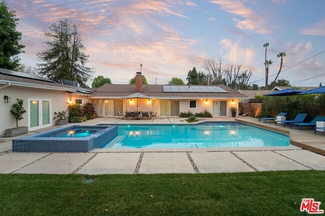 Building Photo - 4731 Deseret Dr