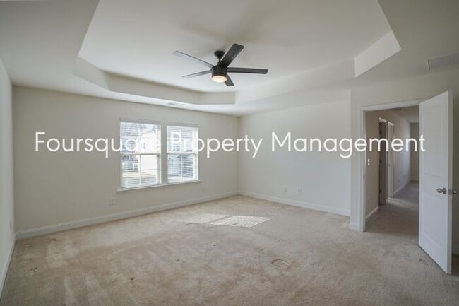 Building Photo - Spacious Single-Family Home with Open Floor Plan, Loft & Two-Car Garage – In the Popular Arrowhea...