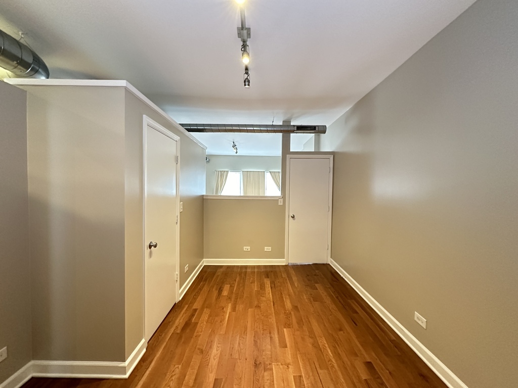 Building Photo - 674 N Orleans St