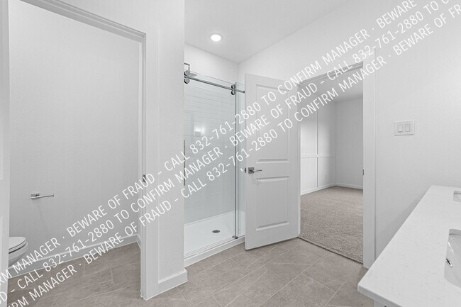 Building Photo - 2229 Maple Ridge Dr