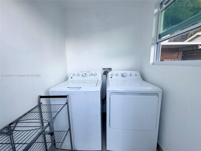 Building Photo - 14850 SW 159th St