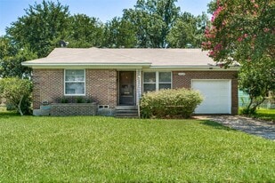 Building Photo - 3724 Almazan Dr