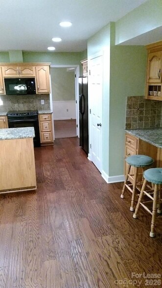 Building Photo - 433 Raintree Dr