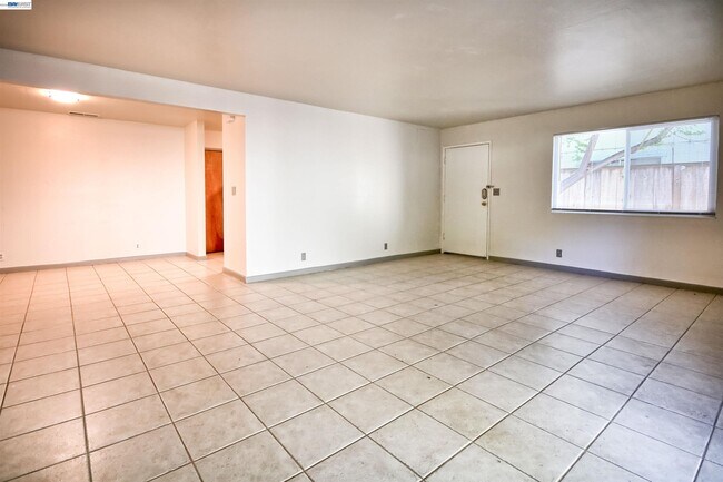 Building Photo - 127 Walti St