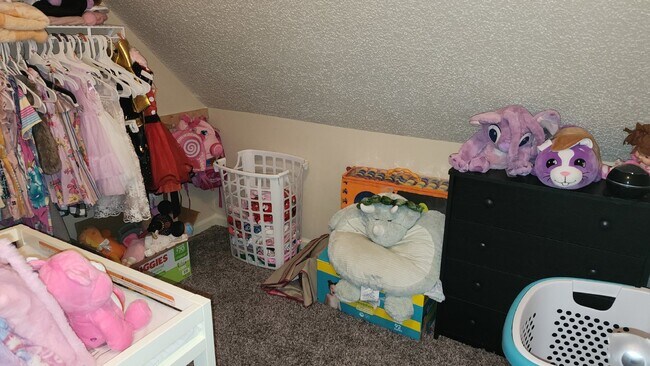 Building Photo - Convenient to west gate of Ft Moore