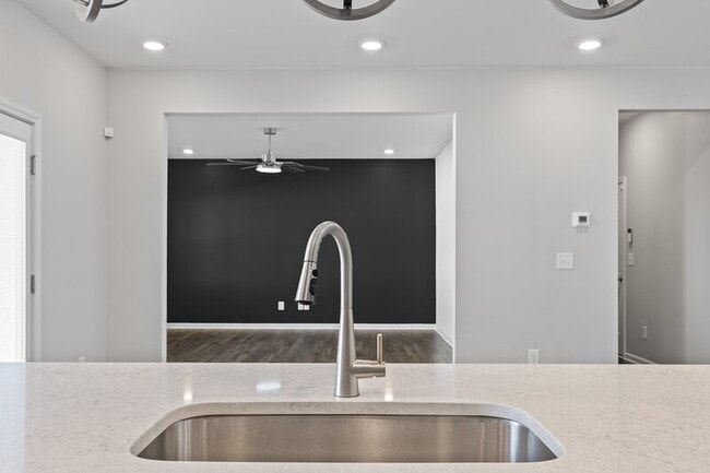 Building Photo - 539 S Lincoln St