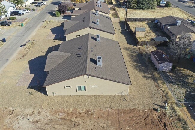 Building Photo - 3027 N Corrine Dr
