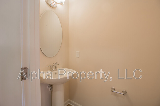 Building Photo - 438 Christiane Way