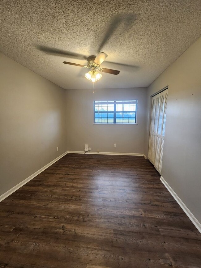 Building Photo - Charming 3BR Home with a Touch of Country in Dasher!
