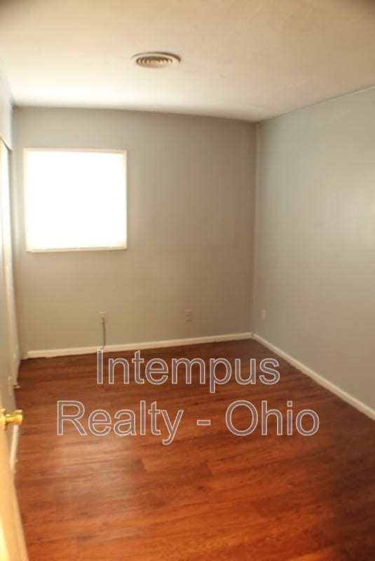 Building Photo - 967 Duxberry Ave