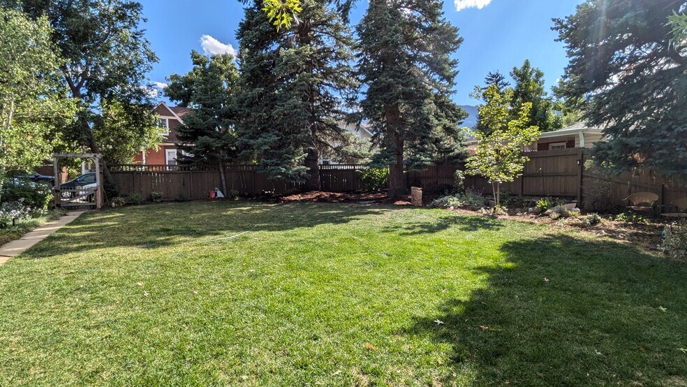 Building Photo - 925 Grandview Ave