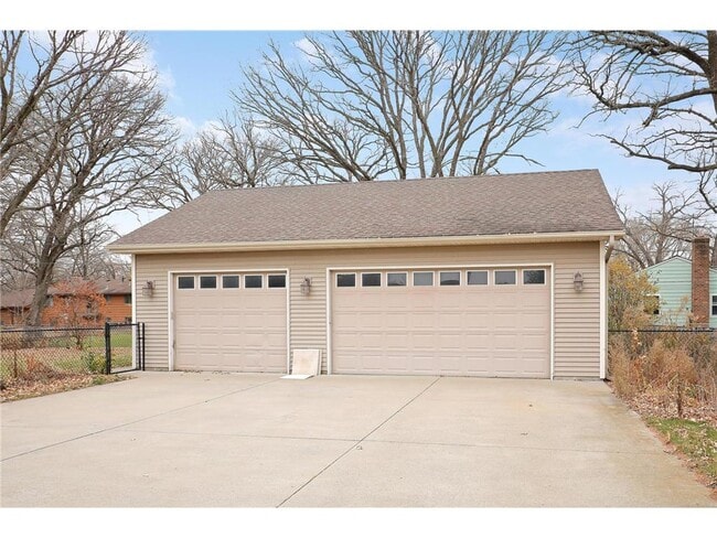 Building Photo - 11333 Welcome Ave N