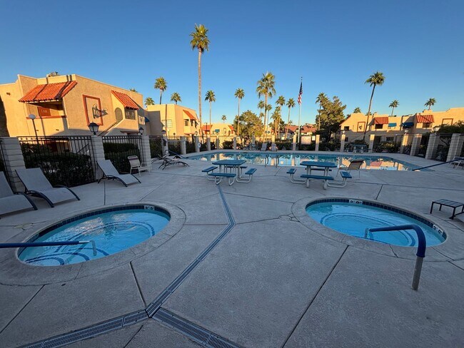 Building Photo - Charming 2BED/2BATH Condo located in Spring Oaks Community.