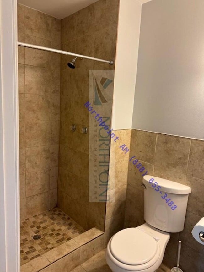 Building Photo - Well maintained home in great location!