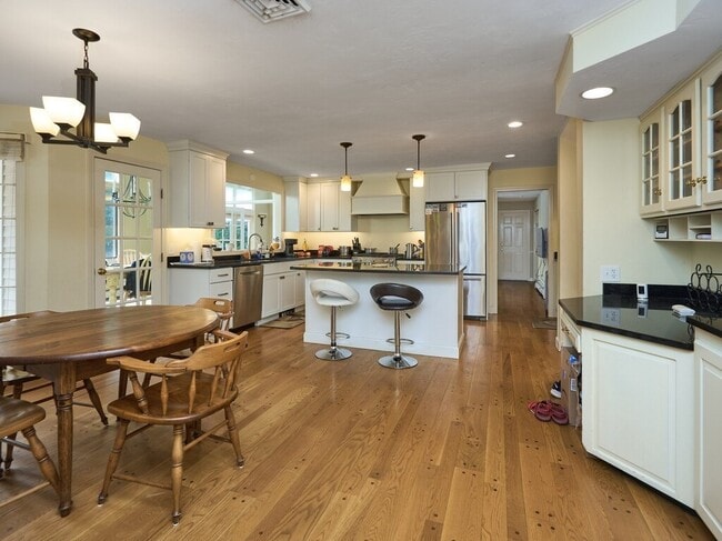 Building Photo - 8 Kalamat Farms Cir