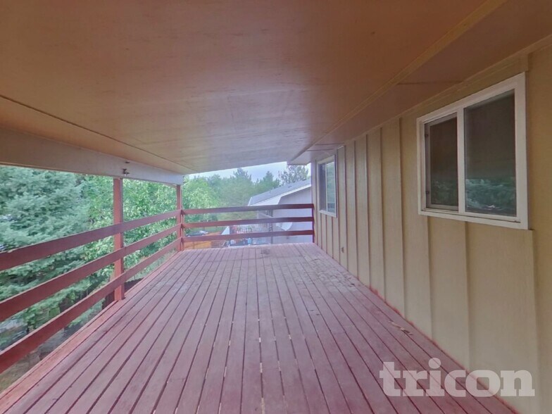 Building Photo - 6725 Defoe Ave