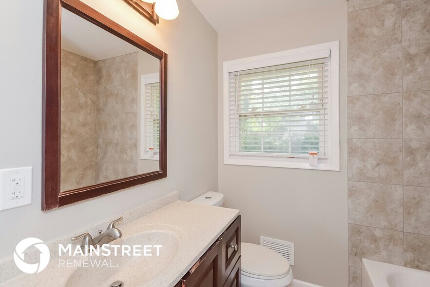 Building Photo - 5550 Longmeadow Ln