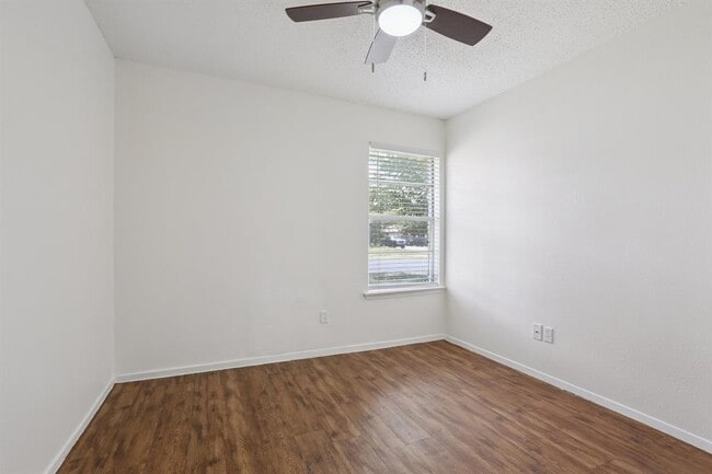 Building Photo - 1811 Mearns Meadow Blvd