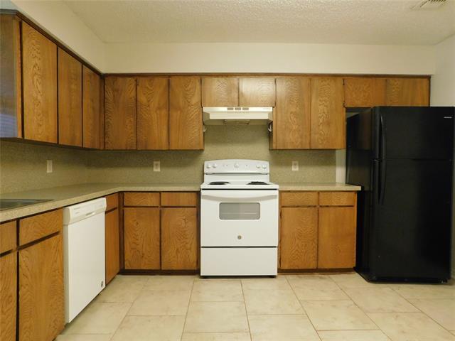 Building Photo - 2204 Canterbury Ct