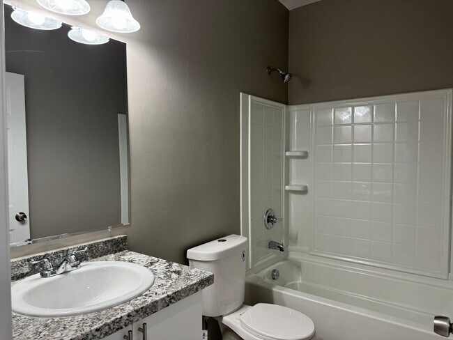 Building Photo - Beautiful Modern 3Bdm 2Ba Home, Easy Access to I-10, Must See!