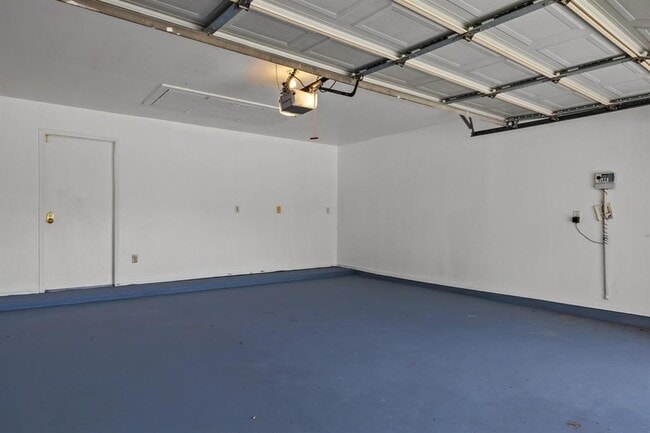 Building Photo - 2723 Shelby Dr