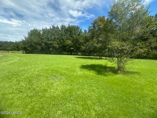 Building Photo - 557 Willie Mae Aiken Dr