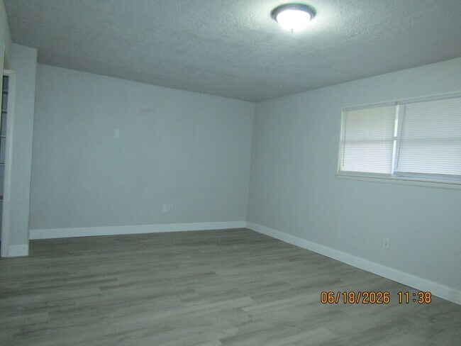 Building Photo - Freshly Painted/New Flooring home located closed to downtown Lawton/Ft. Sill
