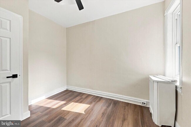Building Photo - 1711 N Wilton St