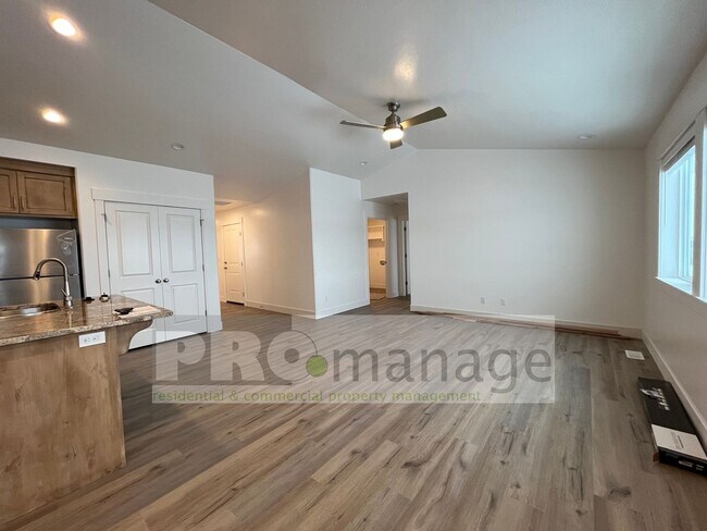 Building Photo - 3698 United Cir