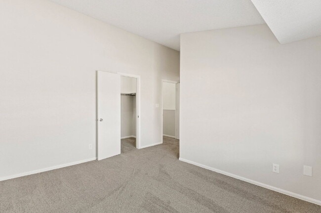 Building Photo - 872 London Green Way