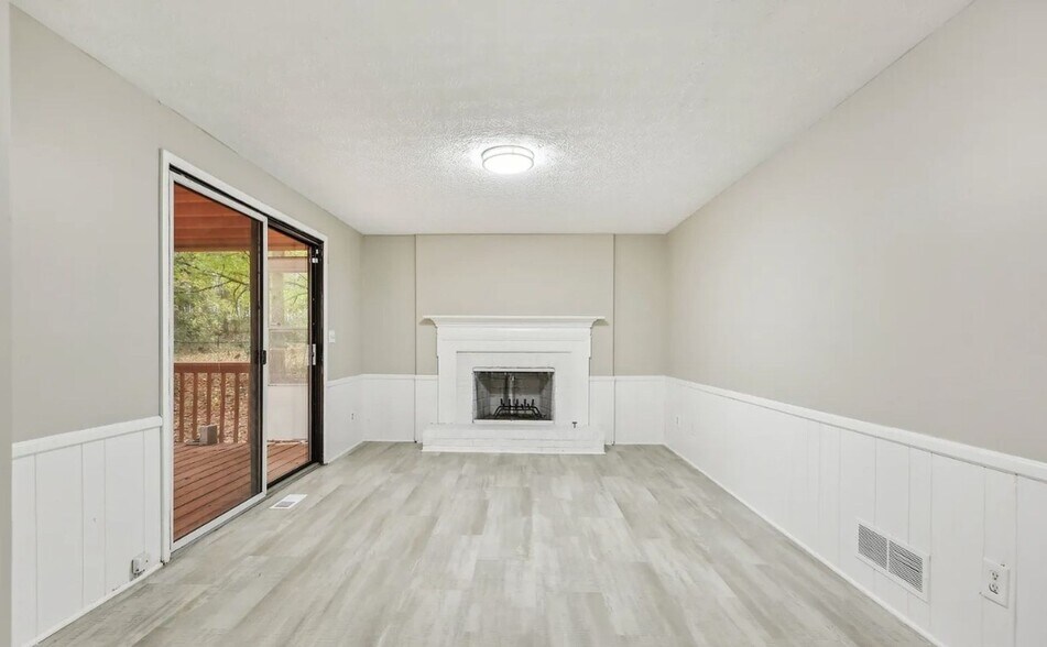 Building Photo - 2080 Singer Way