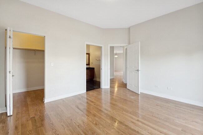 Building Photo - 2801 W Ardmore Ave