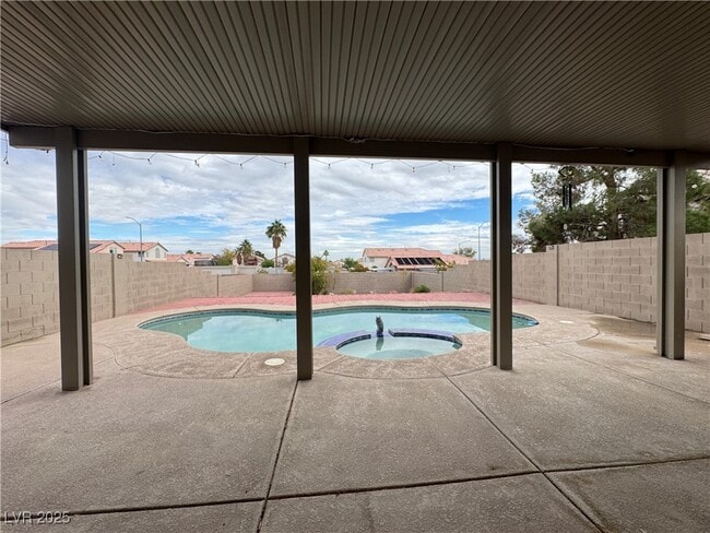 Building Photo - 4454 Bertram Ln