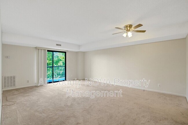 Building Photo - 3800 Powell Ln